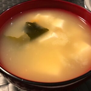 人参と豆腐とわかめのお味噌汁